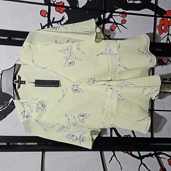 Banana Republic Short Sleeve Wrap Tie Top Blouse V Neck Size‎ Small NWT - Picture 2 of 9